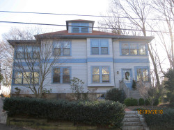 26 Hillside Rd, Newton MA  02461-1422 exterior