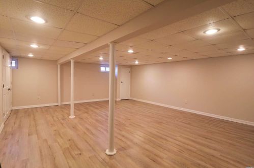 32 Maryland St, Huntington Station NY 11746-6945 exterior