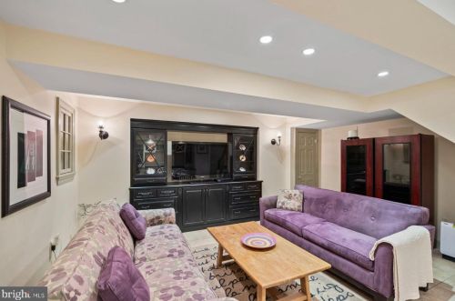 580 Mermaid Ln, Philadelphia PA 19118-4026 exterior