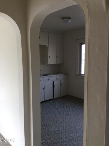 210 Hackley Ave, Meskegon MI 49444-1060 exterior