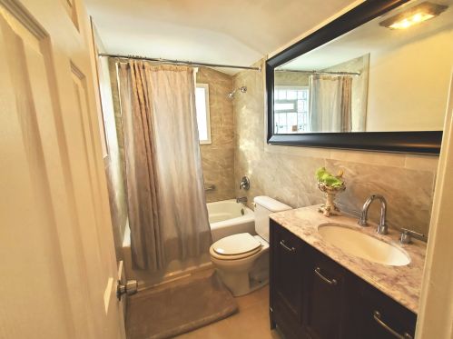 8404 Dorchester Ave, Chicago IL 60619-6433 exterior