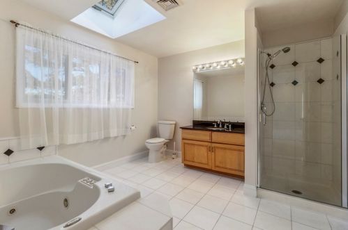 9 Oak Hl St, Newton MA 02459-3454 exterior