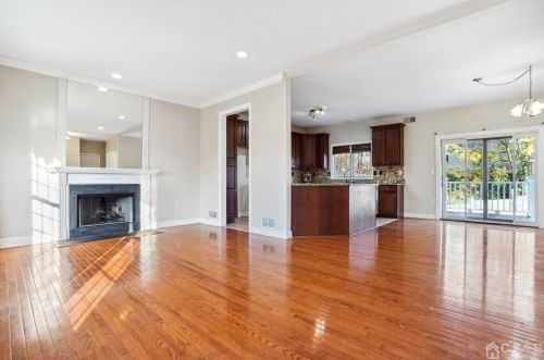 6 Kean Ct, Edison NJ  08837-2782 exterior