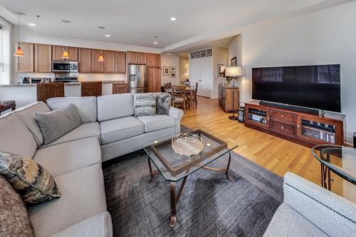 888 Michigan Ave, Chicago IL  60605-2117 exterior