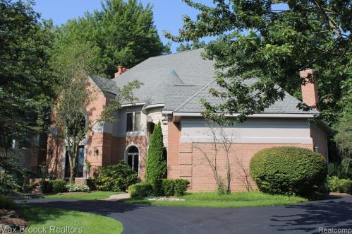 3586 Walnut Brk Dr, Rochester MI 48309-4065 exterior