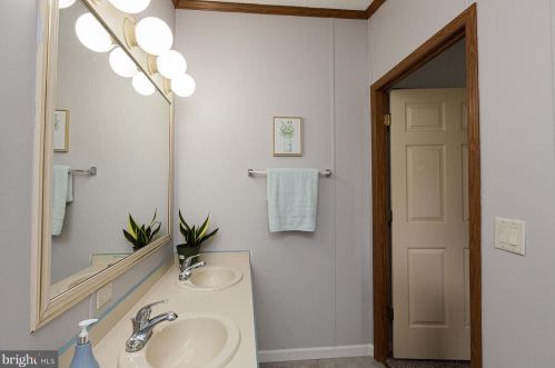 518 Pheasant Rdg Cir, Lancaster PA exterior