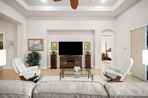 12628 Biscayne Ct, Naples FL 34105-4935 exterior