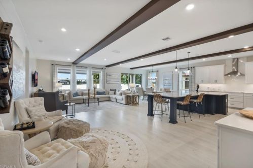 2128 Grv Dr, Naples FL 34120-1422 exterior