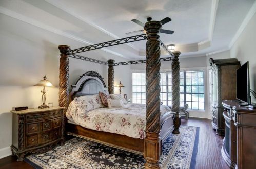 240 Edgewood Dr, Montgomery TX 77356-8408 exterior