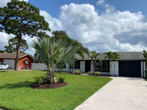 1438 Grapeland Ave, Fort Pierce, FL 34952-4950