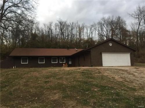 8043 Roberts Ln, Troy, IL 62294-2825