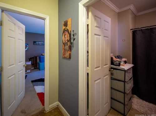 28 Hollister St, Manchester CT 06042-3532 exterior