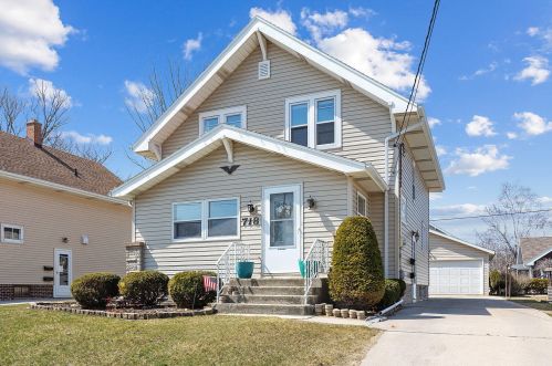 718 25th St, Manitowoc, WI 54220-4418