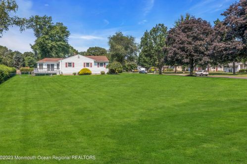 71 Harding Rd, East Freehold NJ 07728-5446 exterior