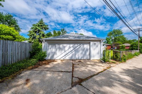 9232 Elmore Ct, Milwaukee WI 53222-2522 exterior