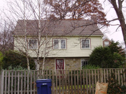 126 Side Pkwy, Newton, MA 02458-1817