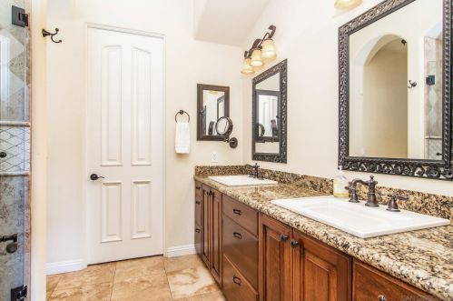 357 E Ave, San Diego CA  92118-1333 exterior