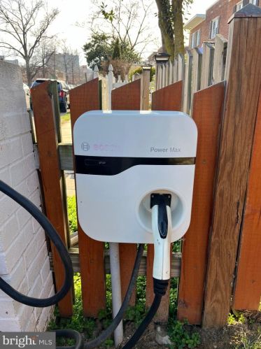 3810 Edison St, Alexandria VA  22305-2423 exterior