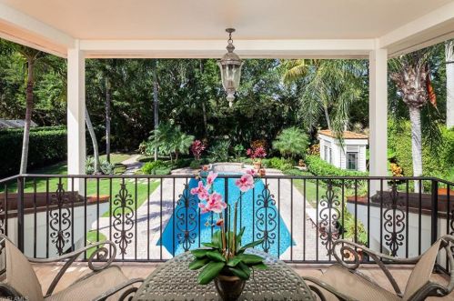 3232 Grn Dolphin Ln, Naples FL 34102-7916 exterior