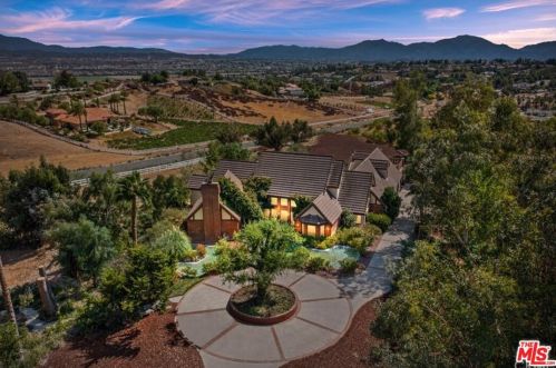 42200 Calle Barbona, Temecula, CA 92592-9253