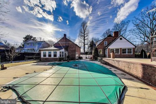 1101 Morningside Ln, Alexandria VA 22308-1042 exterior