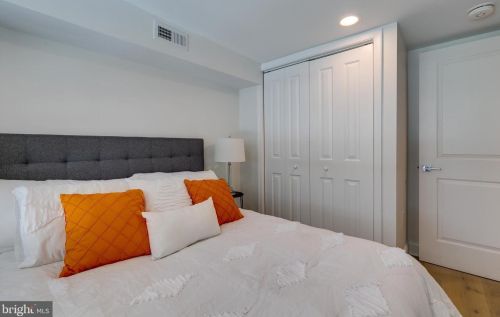 211 Douglas St, Washington DC  20002-1031 exterior