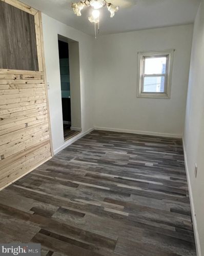 1924 4 St, Philadelphia PA 19122-2206 exterior