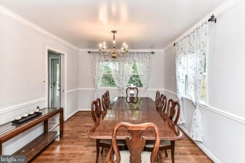 6158 Loch Raven Dr, Mc Lean VA  22101-3132 exterior