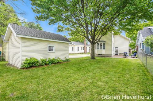 1424 Widdicomb Ave, Grand Rapids MI 49504-3046 exterior