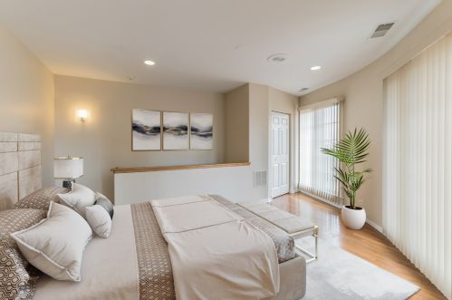 2014 Lincoln Ave, Chicago IL 60614-4598 exterior