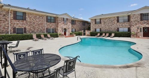 5811 Birchbrook Dr, Dallas TX 75206-4508 exterior