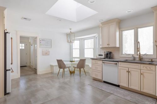 59 Arbor Ln, Huntington Station NY 11746-5129 exterior