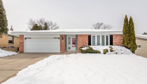 2957 90th St, Milwaukee, WI 53222-4612