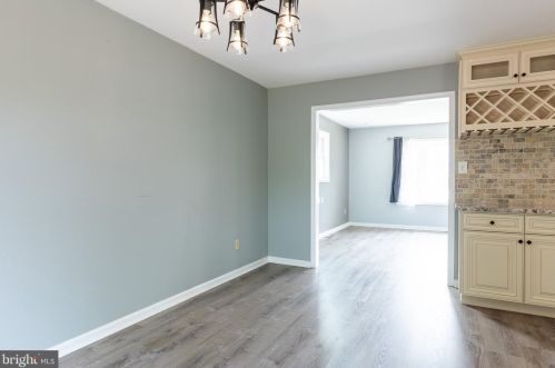 136 Dunsinane Dr, New Castle DE 19720-2323 exterior