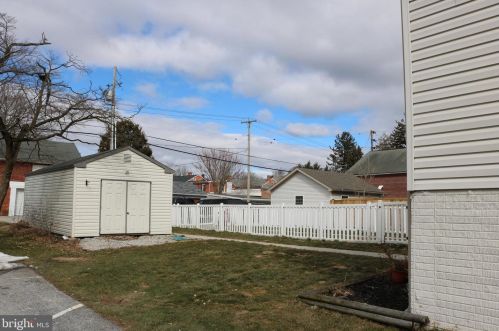 204 Walnut St, Hanover PA 17331-2534 exterior