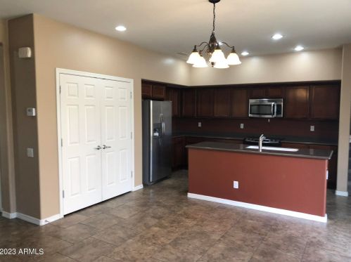 15819 21st Ln, Phoenix AZ  85023-9206 exterior