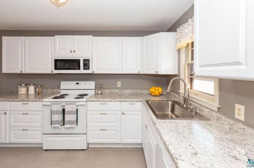 118 Faribault St, Duluth MN 55803-1728 exterior