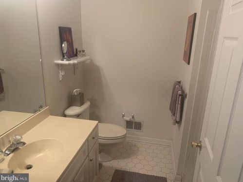 3357 Woodland Cir, Huntingdon Valley PA 19006-4246 exterior