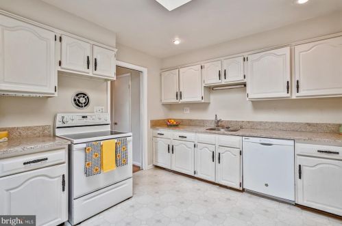 1730 Great Falls St, Mc Lean VA  22101-5063 exterior