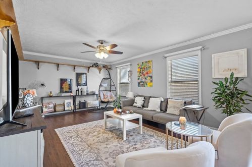 605 Aberdeen Ct, Moon Twp PA  15108-4271 exterior