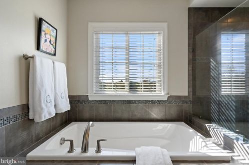 23073 Creighton Farms Dr, Leesburg VA 20175-6491 exterior