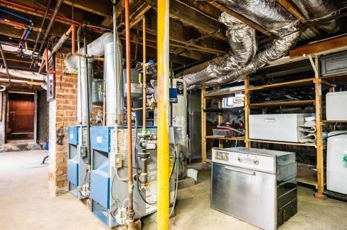 71 Albany Ave, New Britain CT 06053-3586 exterior