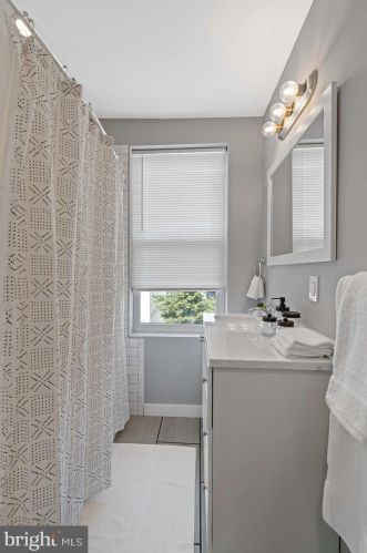 2527 Front St, Philadelphia PA 19133-4005 exterior