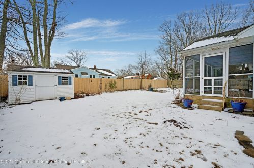 15 Glenwood Dr, Berkeley Township NJ 08721-1021 exterior