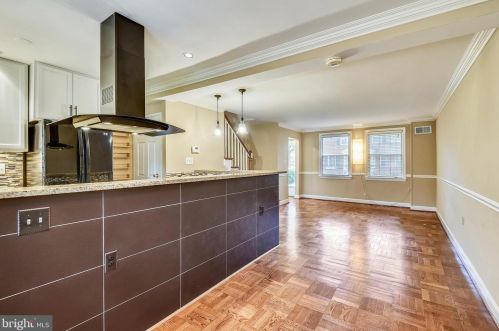 6502 10th St, Alexandria VA  22307-6501 exterior