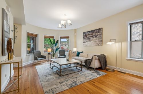 1337 Loyola Ave, Chicago, IL 60626-5103