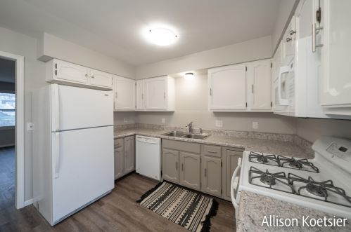 4301 36th St, Grand Rapids MI 49512-1947 exterior