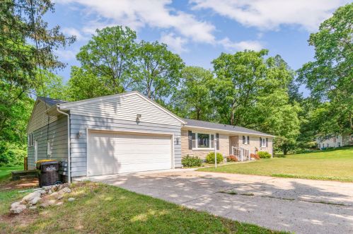 508 Bluff St, Berrien Springs, MI 49103-1057