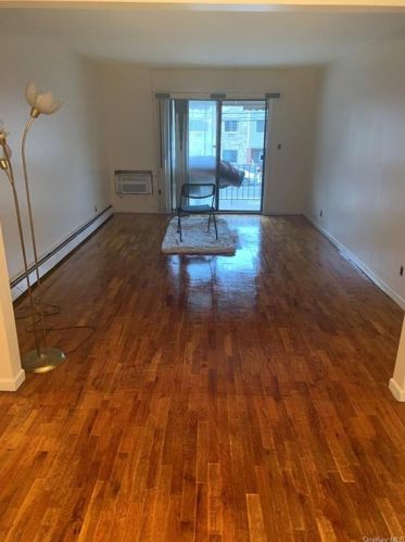 3526 Eastchester Rd, Bronx NY  10469-1661 exterior