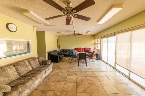 909 Ala Nanala St, Honolulu HI 96818-2951 exterior